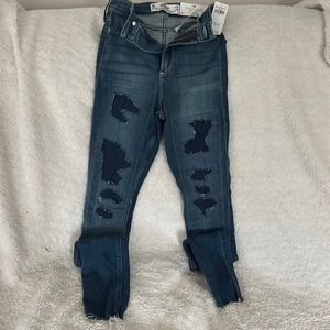 Hollister Ultra High-rise jean leggings. New with tags. Never worn. Size 0R